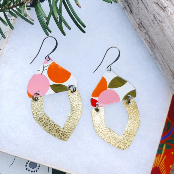 🛑SOLD🛑Retro Spring Garden - Vintage Tin & Brass - Picture 2 of 8